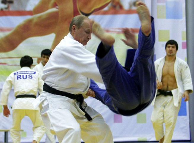 Putin tro thanh vo su Karate 8 dang hinh anh