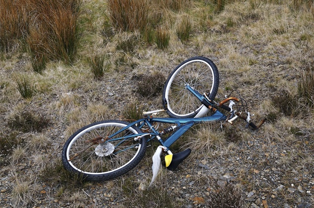 Truscott mắc oan khi người ta nhìn thấy cậu đi chơi với nạn nhân trên xe đạp. Ảnh minh họa: Blogspot.com