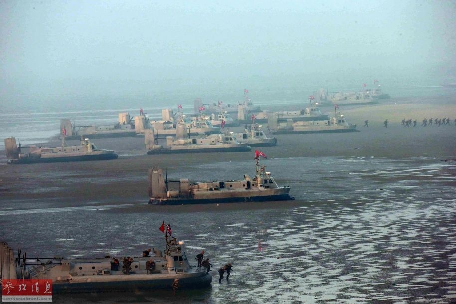 Kim Jong Un chi huy tap tran do bo hinh anh