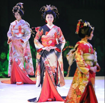 Hanh trinh gian nan tro thanh nguoi mau Kimono o Nhat hinh anh