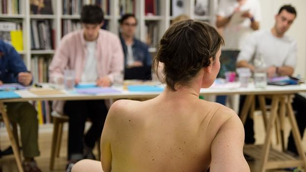 Trai nghiem mot ngay lam nguoi mau nude hinh anh