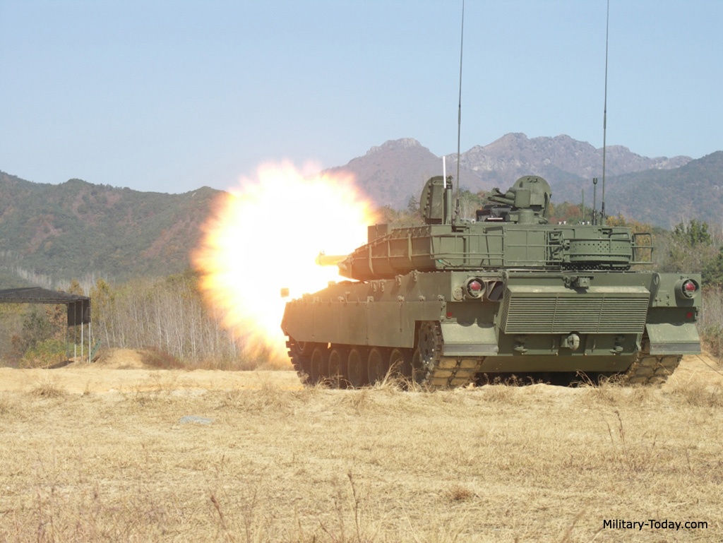 Suc manh xe tang dat gia nhat hanh tinh hinh anh