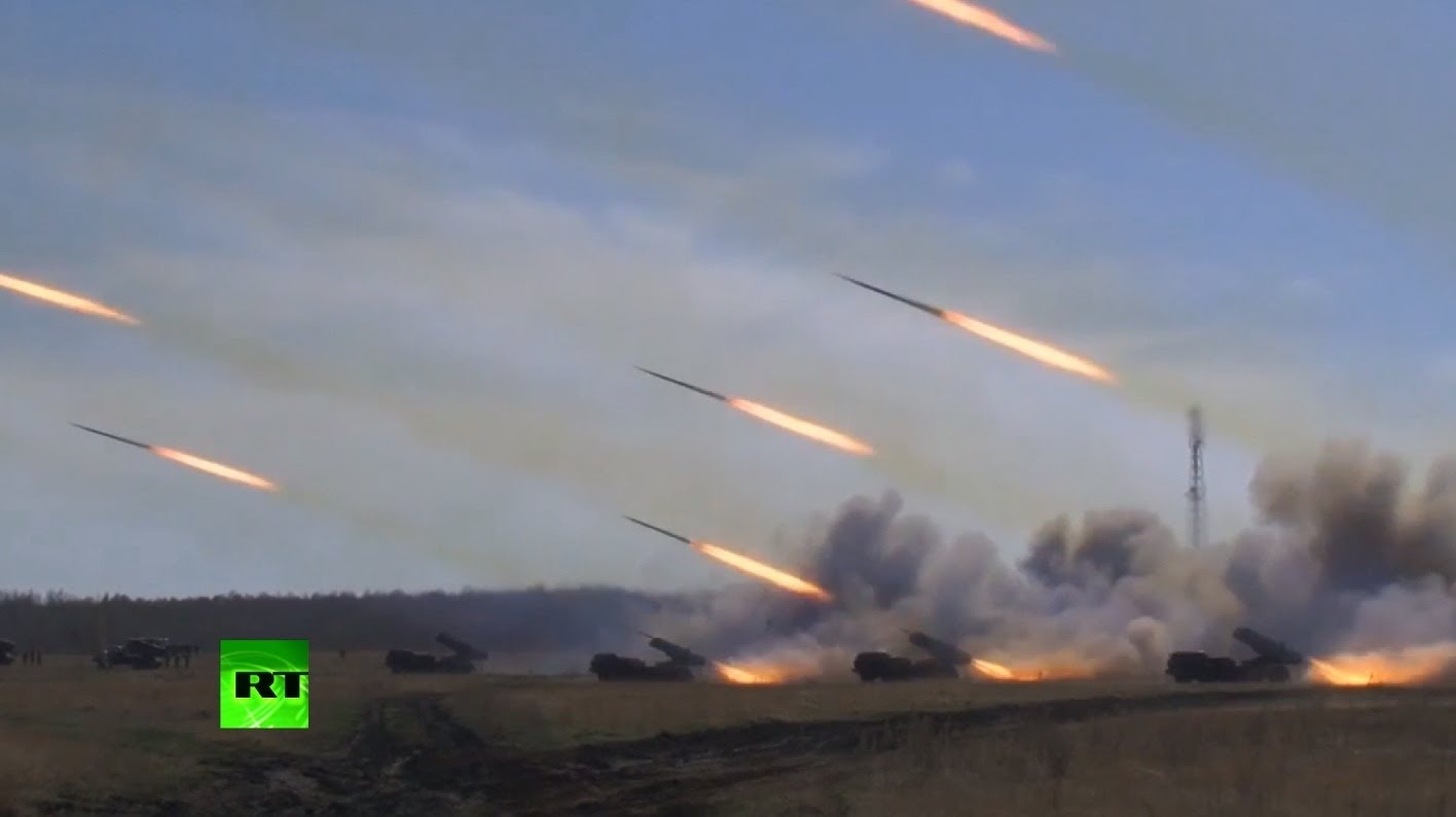 Năm 2014, quân đội Nga đã tổ chức hàng loạt cuộc tập trận quân sự quy mô lớn nhằm cảnh báo phương Tây