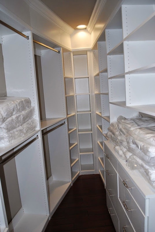 Những ngăn tủ trong phòng ngủ.