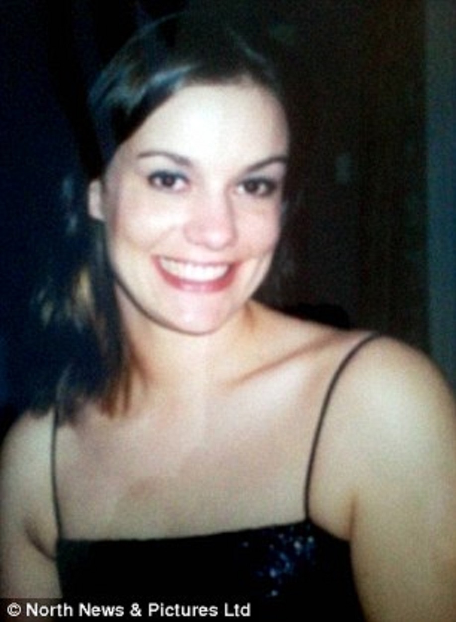 Sau 6 tuần hôn mê trong Bệnh viện Đa khoa Newcastle, Candace Emptage không có dấu hiệu tỉnh lại, gia đình cô quyết định tắt các thiết bị hỗ trợ để cô ra đi thanh thản. Tuy nhiên, vào phút cuối, Emptage bỗng di chuyển ngón tay, ra hiệu gia đình cho cô thêm thời gian.