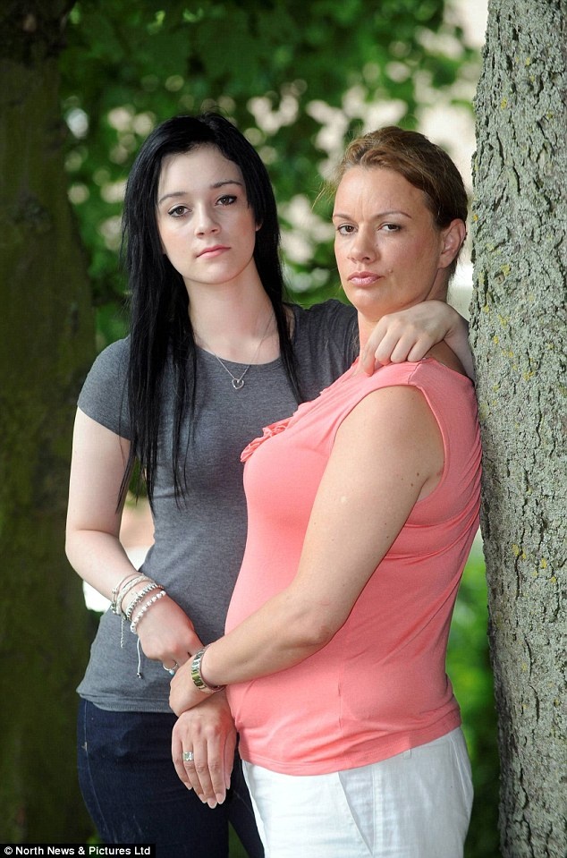 “Gia đình nói với tôi rằng tôi đã có con gái. Tôi chỉ biết nhìn chằm chằm vào họ và thốt lên “Cái gì cơ?”. Cuối cùng, tôi loáng thoáng nhớ lại những hình ảnh về Maddie hồi con bé 2 tuổi”, Emptage chia sẻ.