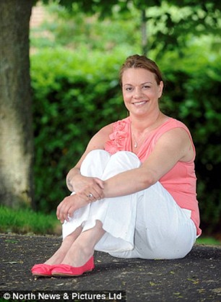 Cô quyết định gặp các nhân viên cứu hỏa đã cứu cô với hy vọng họ sẽ giúp cô gợi lại một phần trí nhớ. Emptage nói: “Suốt thời gian này, tôi nghĩ mình luôn cô đơn trong đêm và không còn mối liên hệ nào với con người nhưng tất cả đã tràn về khi tôi nhìn thấy gương mặt những người lính cứu hỏa. Tôi muốn nói lời cảm ơn với họ, tôi nợ họ mạng sống này”.