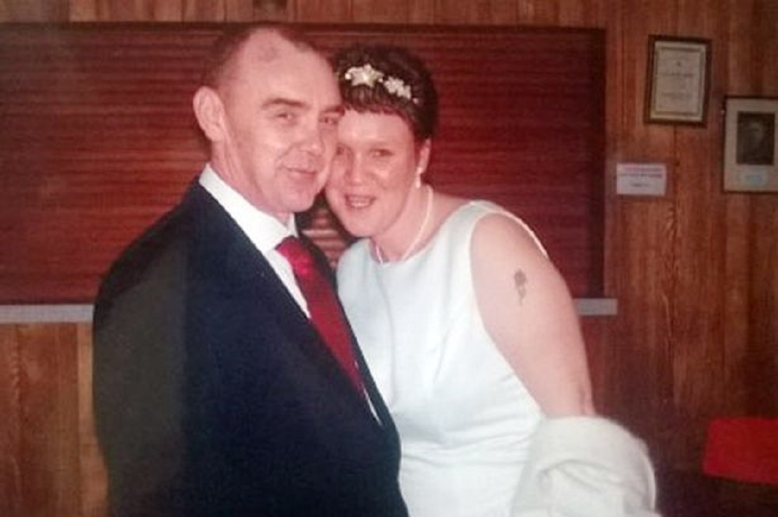 Chris và Claire trong ngày cưới. 