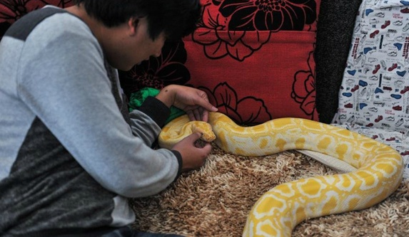 Cuoc song cua anh chang o cung 25 con tran hinh anh