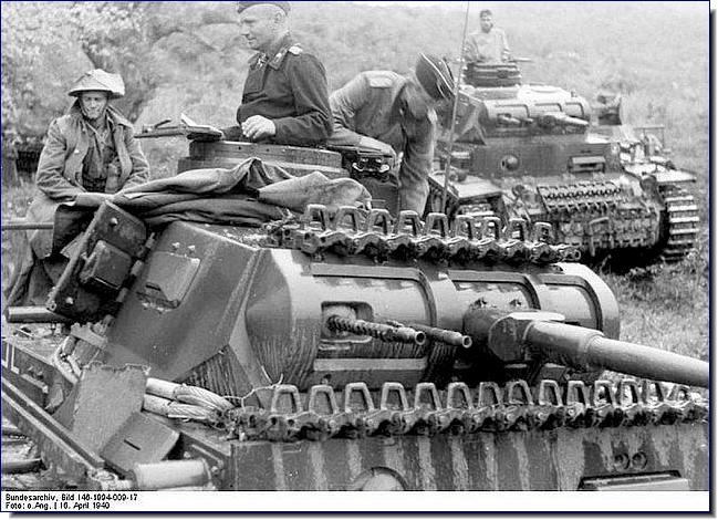 Một đơn vị thiết giáp Đức trên lãnh thổ Hy Lạp. Ảnh: