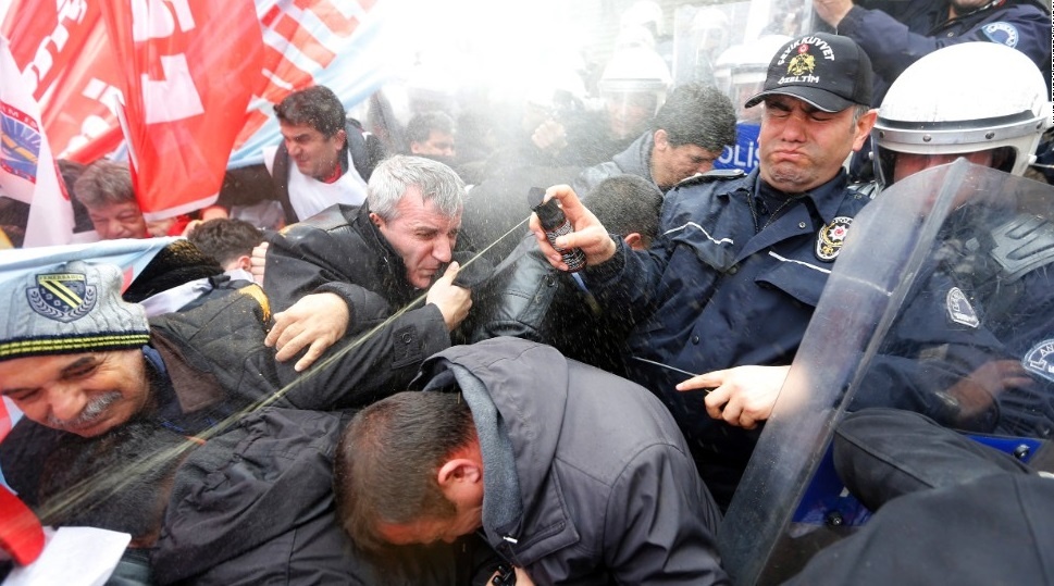 Cảnh sát chống bạo động Thổ Nhĩ Kỳ giải tán cuộc biểu tình