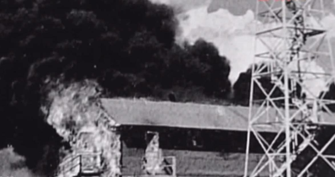 Dự án bom dơi đã chứng minh tính hiệu quả của nó bằng cách đốt cháy trung tâm thử nghiệm. 