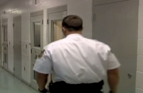 Tu nhan My ra khoi xa lim, siet co canh sat hinh anh