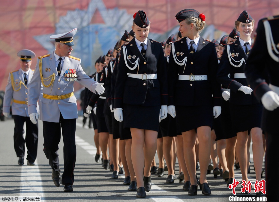 Anh dep ve nu quan nhan tren the gioi hinh anh