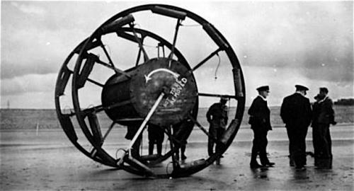 Trong Panjan nhay mua loan xa tren bo bien hinh anh