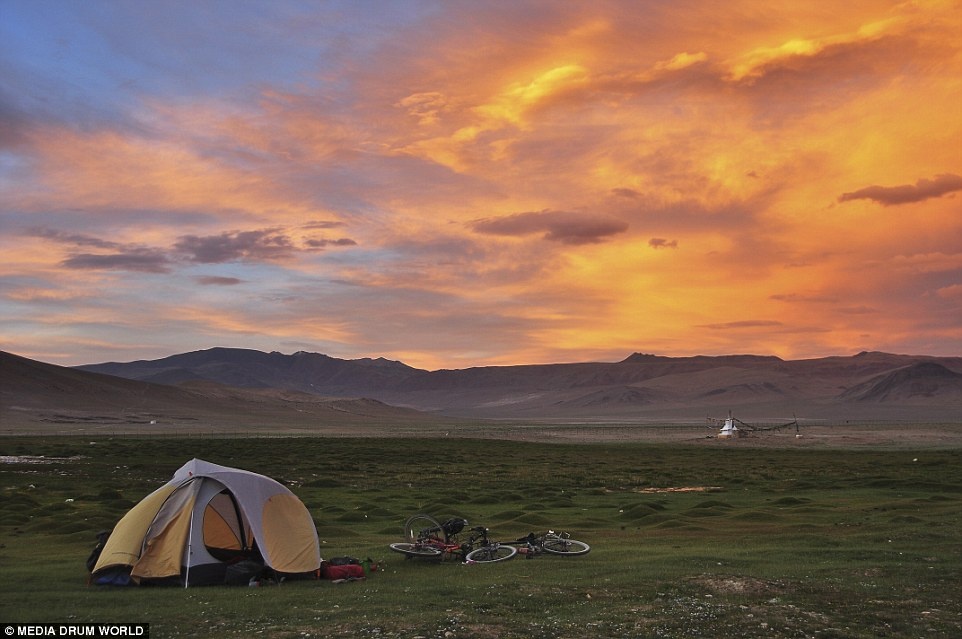 Nữ sinh 21 tuổi tự miêu tả bản thân là “một cô gái trẻ hạnh phúc, tràn đầy năng lượng và đặt niềm đam mê vào những cuộc phiêu lưu, những ngọn núi cùng cuộc sống trên đường”.