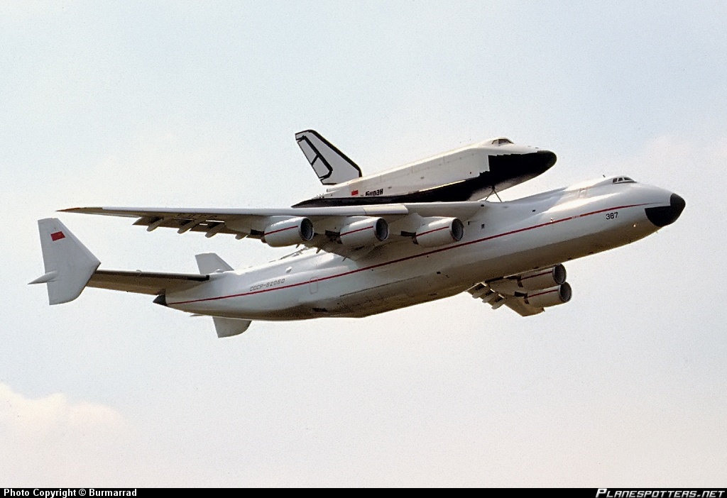 An-225 Mriya là siêu vận tải cơ lớn nhất thế giới từng được con người chế tạo.