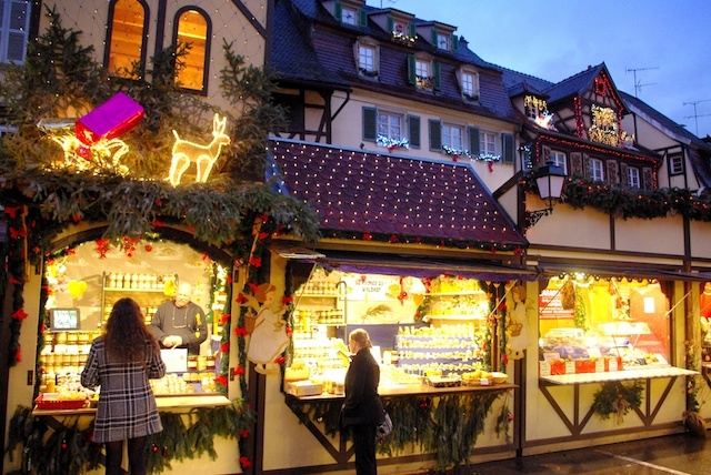 Ben trong thanh pho thoat khoi chien tranh vi qua dep hinh anh