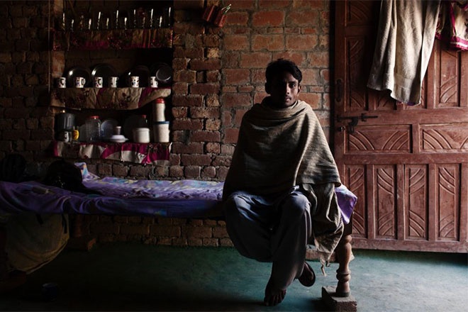 Về lại căn nhà của bố mẹ anh, sau khi giành lại được sự tự do.