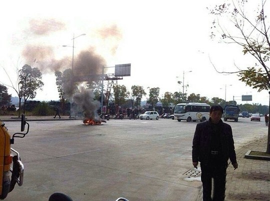 Bat ngo bi 'thieu song' giua duong hinh anh