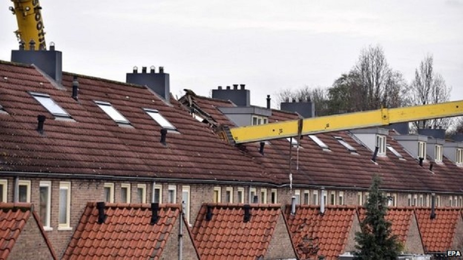 Can cau pha nhieu mai nha vi man cau hon doc dao hinh anh