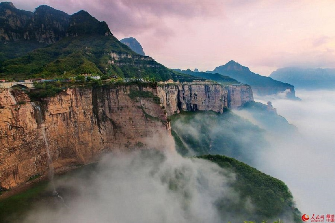 Thung lũng nằm ở độ cao 40 mét về phía đông huyện Lăng Xuyên, tỉnh Sơn Tây.