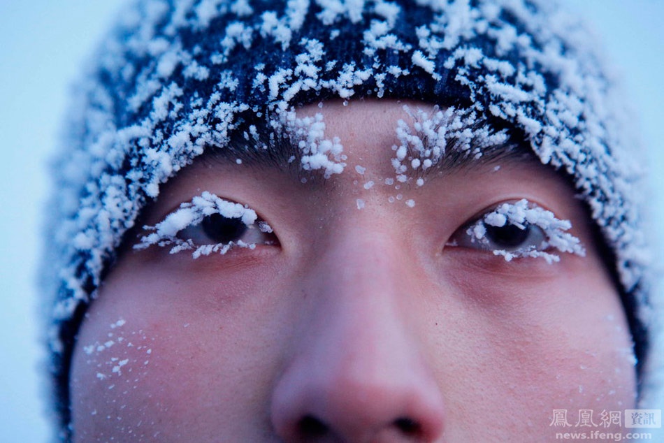 Binh si dong bang tap luyen trong cai lanh am 30 do C hinh anh