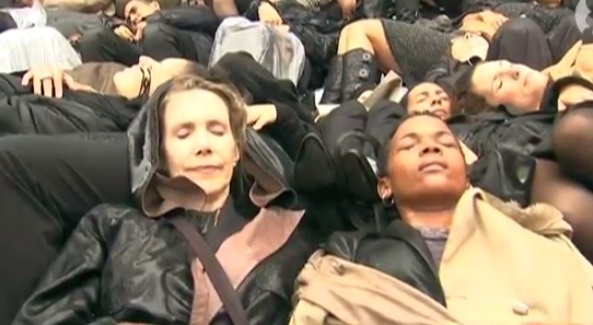 Luat su bieu tinh gia chet ben ngoai toa an hinh anh