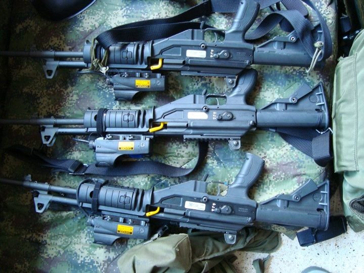 Galil ACE sử dụng nhiều vật liệu tổng hợp trong chế tạo cho phép giảm trọng lượng và tăng độ bền cơ học.