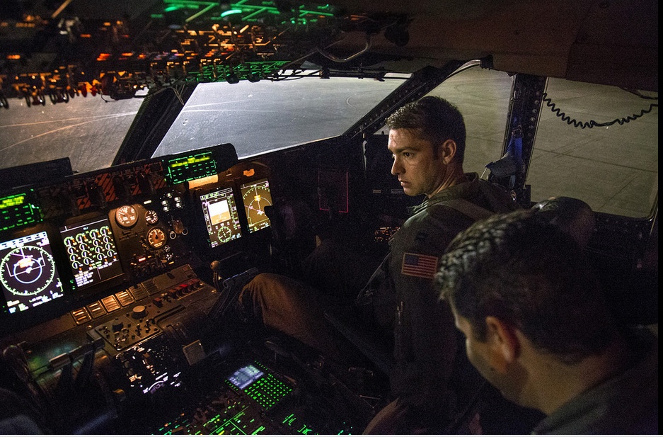 Bên trong buồng lái máy bay vận tải C-5B Galaxy