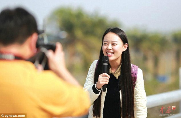 MC truyen hinh xinh xan chap nhan chet vi ung thu de cuu con hinh anh