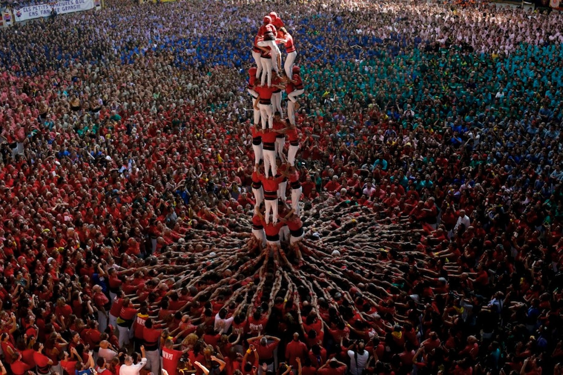 Hàng nghìn người tham gia cuộc thi dựng tháp người ở thành phố Tarragona, Tây Ban Nha, vào ngày 5/10/2014.Ảnh: Barcroft
