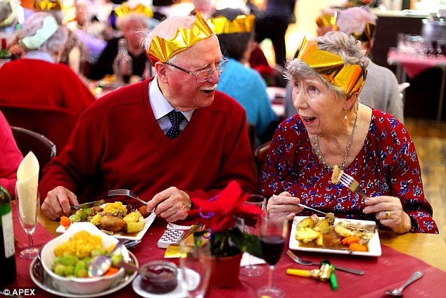 Chi hon 30 trieu dong de mo tiec Giang sinh cho 50 nguoi la hinh anh