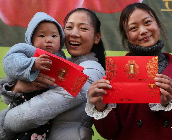 Doi hai qua tao lay mot thoi vang nhan dip Giang sinh hinh anh