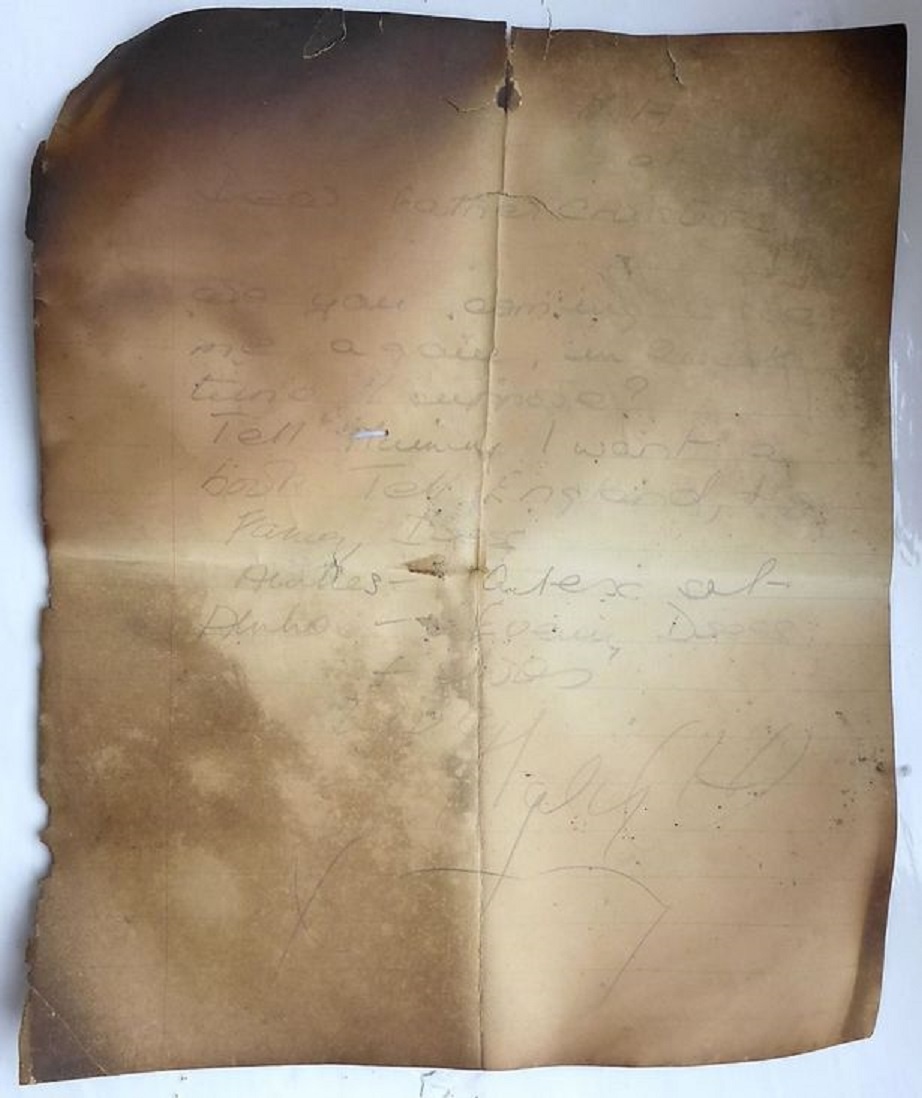 Thu gui ong gia Noel ket trong ong khoi mot the ky hinh anh