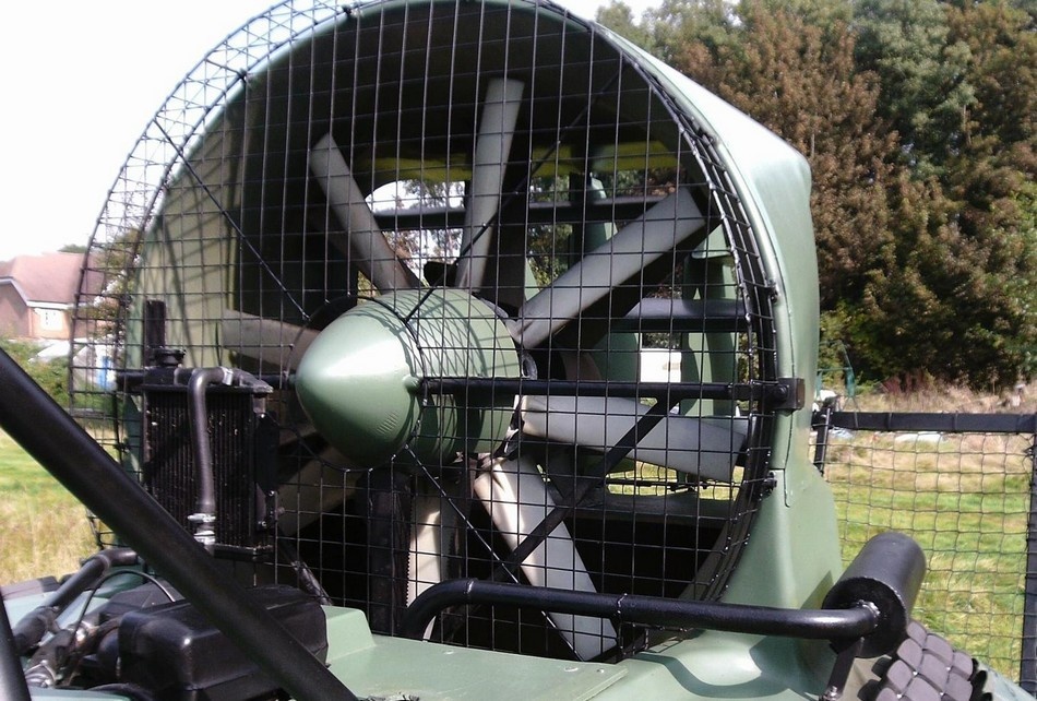 Tàu khí đệm là một phương tiện đặc biệt 