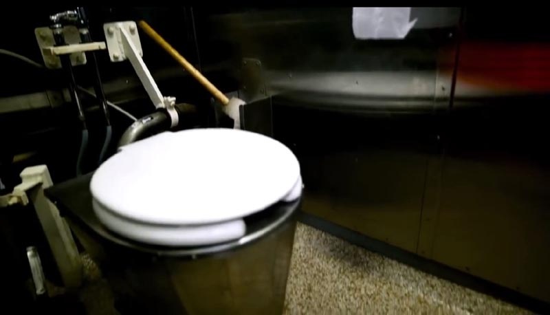 Chật chội là những gì cần mô tả về không gian bên trong một chiếc tàu ngầm