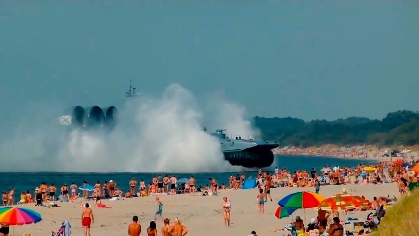 Tau do bo khi dem khong lo lao vao giua bai tam hinh anh