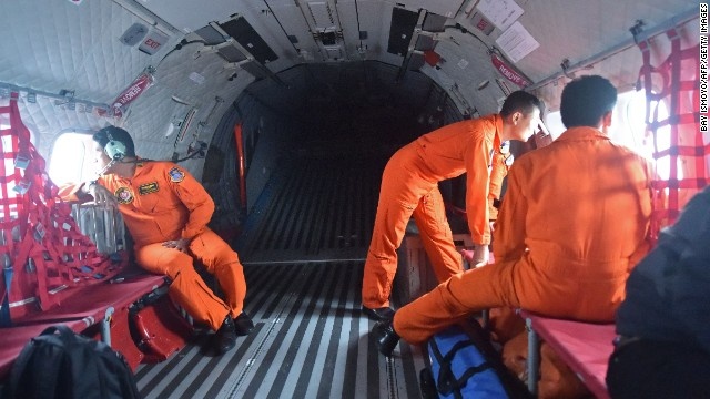 Nhung uu tien trong cong tac dieu tra QZ8501 hinh anh