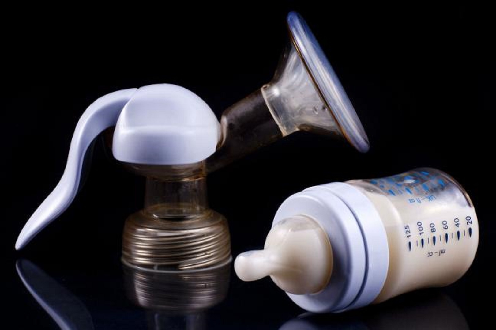 Mai dam nup bong dich vu bu sua o Trung Quoc hinh anh