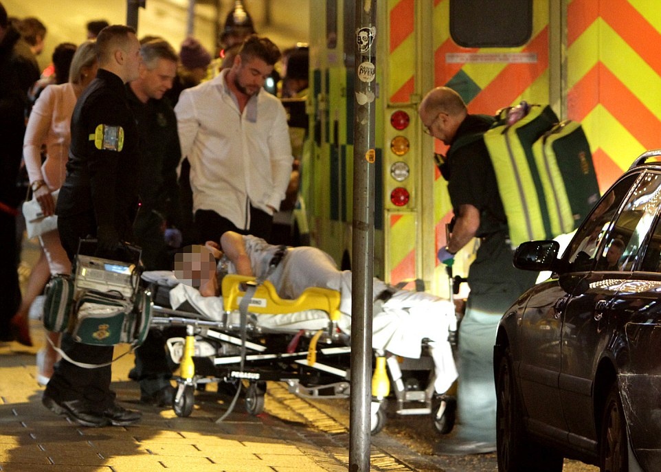 Có lẽ khi người phụ nữ trong ảnh tỉnh dậy, cô sẽ không hiểu tại sao cô nằm trong bệnh viện. Cảnh tượng diễn ra tại thành phố Norwich.