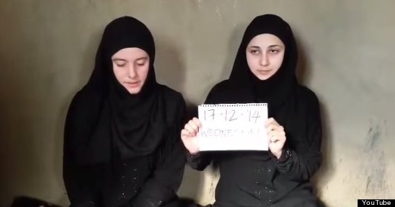 Hai phu nu Italy bi phien quan Hoi giao bat coc cau cuu hinh anh