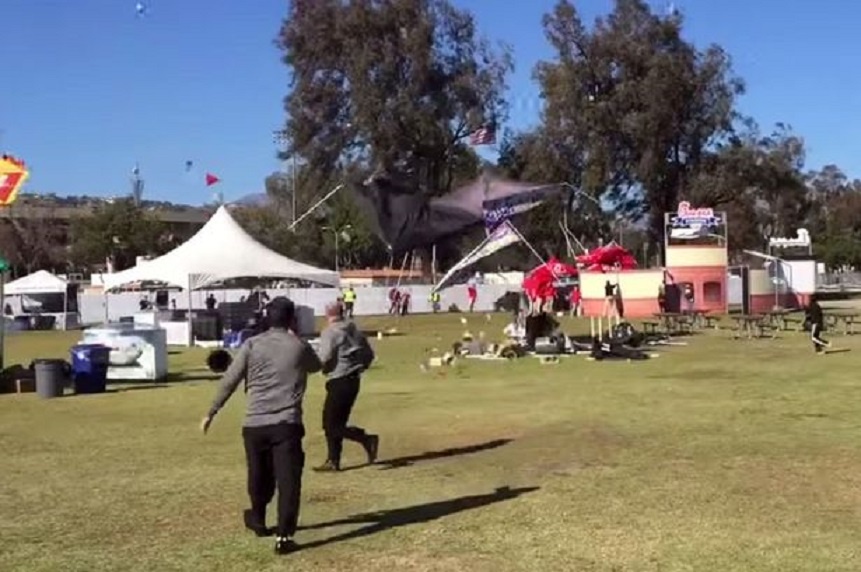 Canh tuong le hoi am nhac hon loan vi loc xoay hinh anh