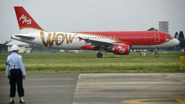 May bay AirAsia chet may kem theo tieng no lon hinh anh