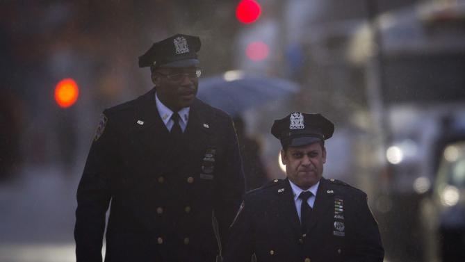 Bất chấp trời mưa