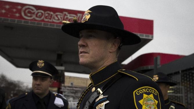 Nhiều cảnh sát từ thành phố Concord, bang California tới New York để dự đám tang