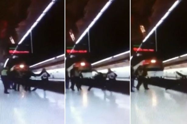 Canh sat chet vi nguoi nhap cu day xuong duong tau hinh anh