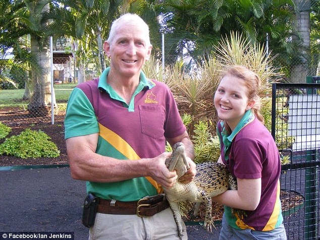 Ian Jenkins, 58 tuổi, là chủ sở hữu của Sở thú Snakes Downunder Reptile ở thị trấn Childers, bang Queensland, Australia. 