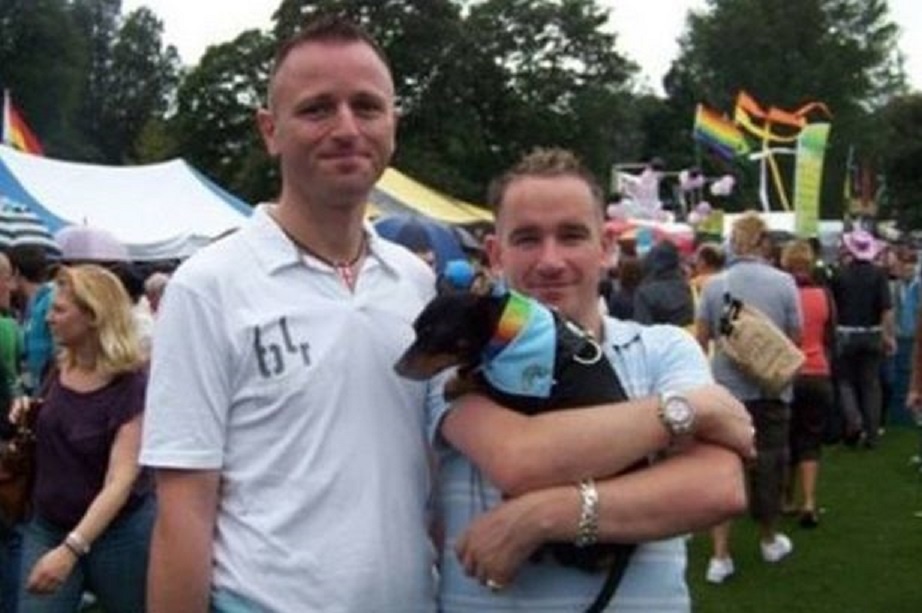 Nam thanh nien thiet mang sau khi cau hon ban trai hinh anh