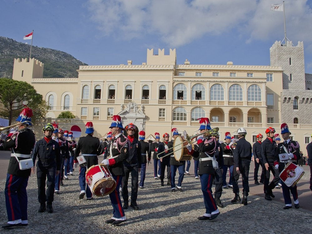 Hiến pháp năm 1911 quy định Monaco là một nước quân chủ lập hiến với hoàng tử là quốc trưởng. Hoàng thân Albert II, kế vị từ năm 2005, đang giữ chức nguyên thủ quốc gia.